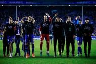 VITORIA-GASTEIZ, SPAIN - FEBRUARY 08:  Goalkeeper Adrian Ortola (C) of Deportivo Alaves celebrates their victory with team mates after the Copa del Rey semi-final second leg match between Deportivo Alaves and RC Celta de Vigo at Estadio de Mendizorroza on February 8, 2017 in Vitoria-Gasteiz, Spain.  (Photo by Gonzalo Arroyo Moreno/Getty Images)